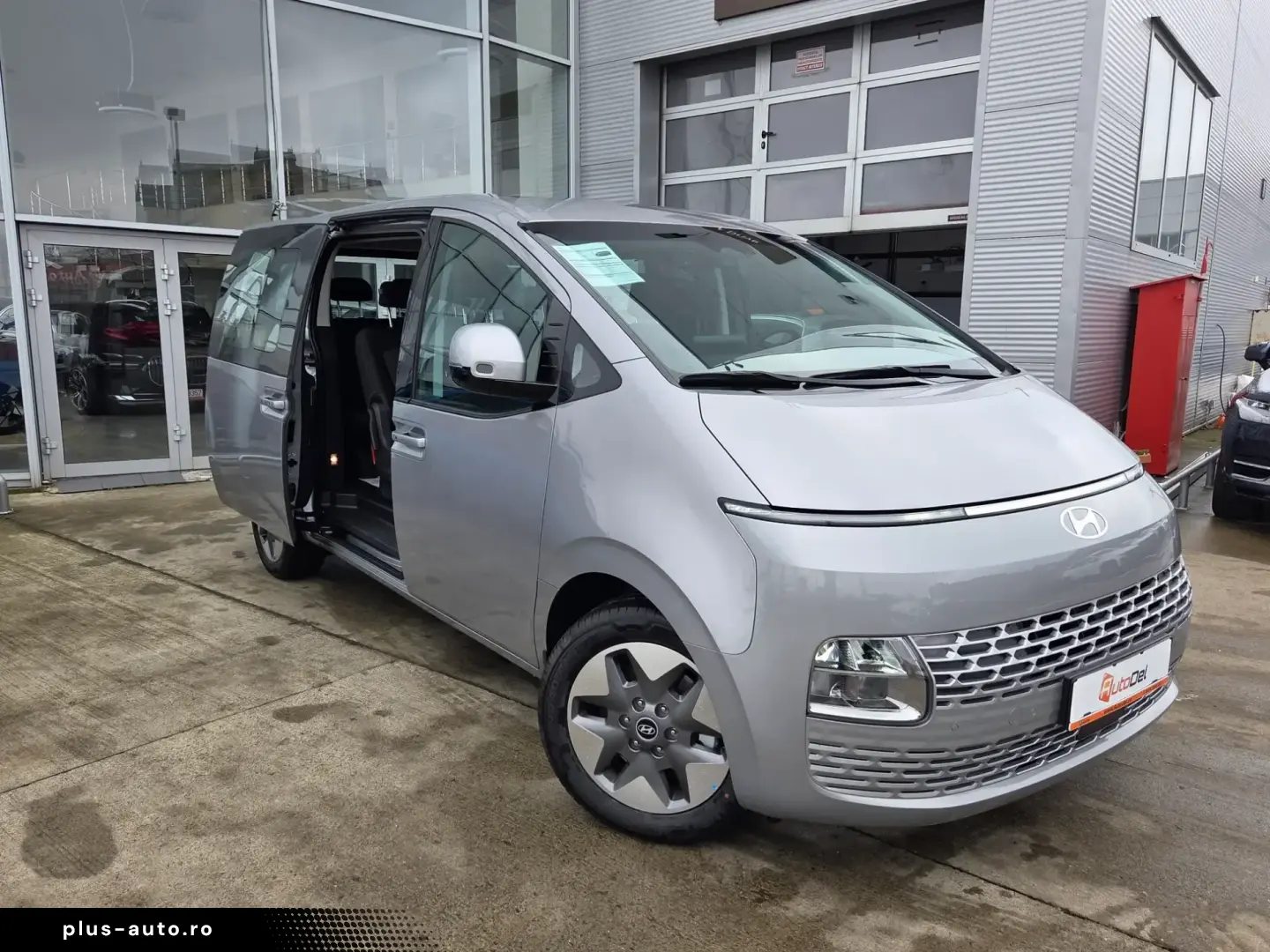 Hyundai Staria 1.6T-GDi 215CP Hybrid 6AT 9seats Premium