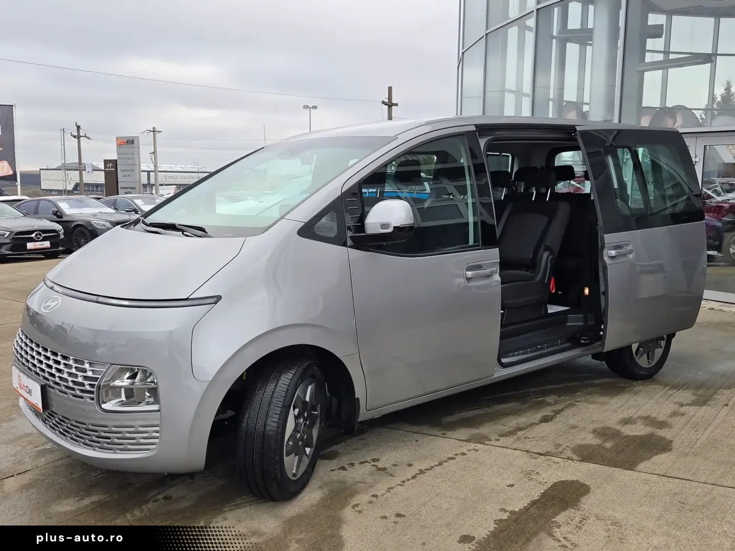 Hyundai Staria 1.6T-GDi 215CP Hybrid 6AT 9seats Premium