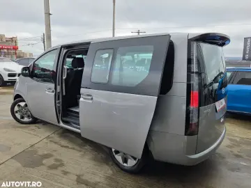 Hyundai Staria 1.6T-GDi 215CP Hybrid 6AT 9seats Premium