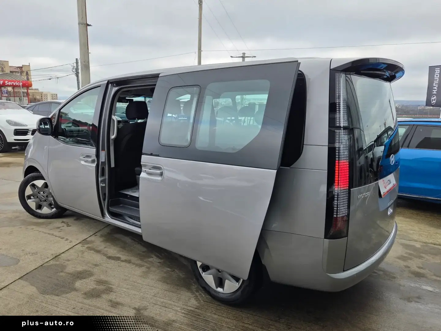 Hyundai Staria 1.6T-GDi 215CP Hybrid 6AT 9seats Premium