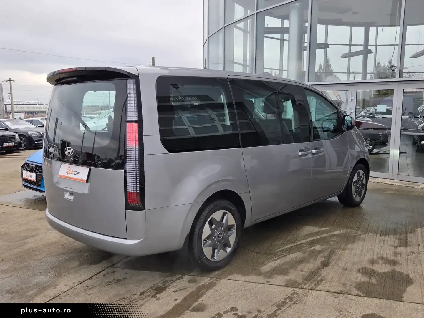 Hyundai Staria 1.6T-GDi 215CP Hybrid 6AT 9seats Premium