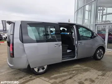 Hyundai Staria 1.6T-GDi 215CP Hybrid 6AT 9seats Premium