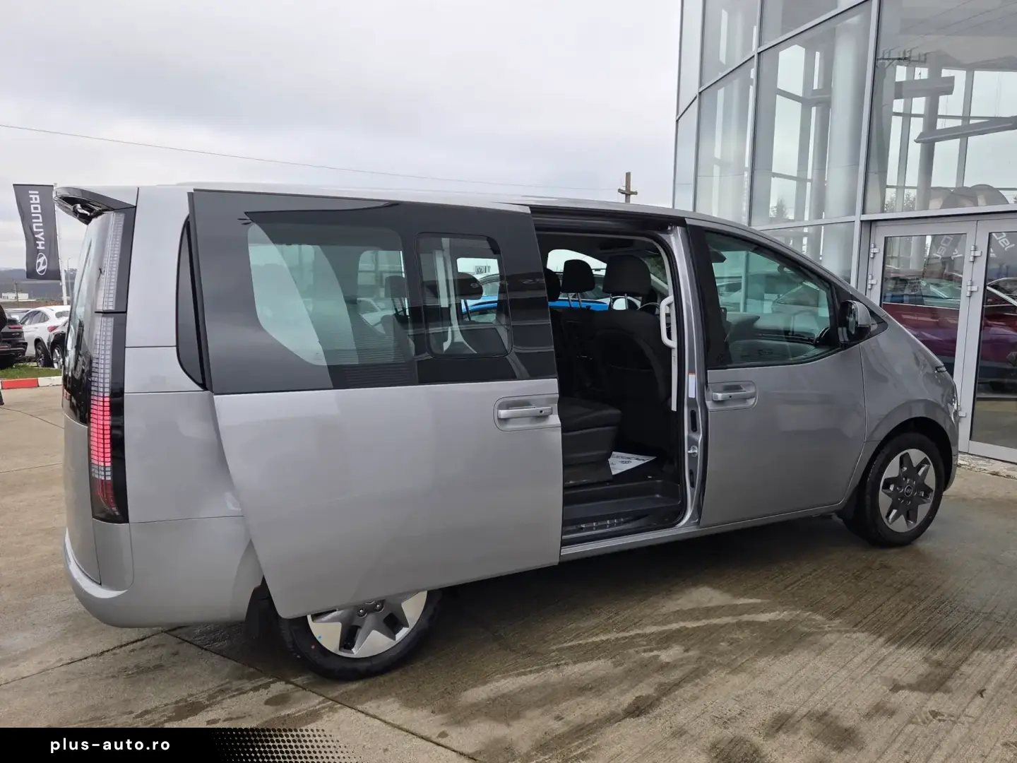 Hyundai Staria 1.6T-GDi 215CP Hybrid 6AT 9seats Premium