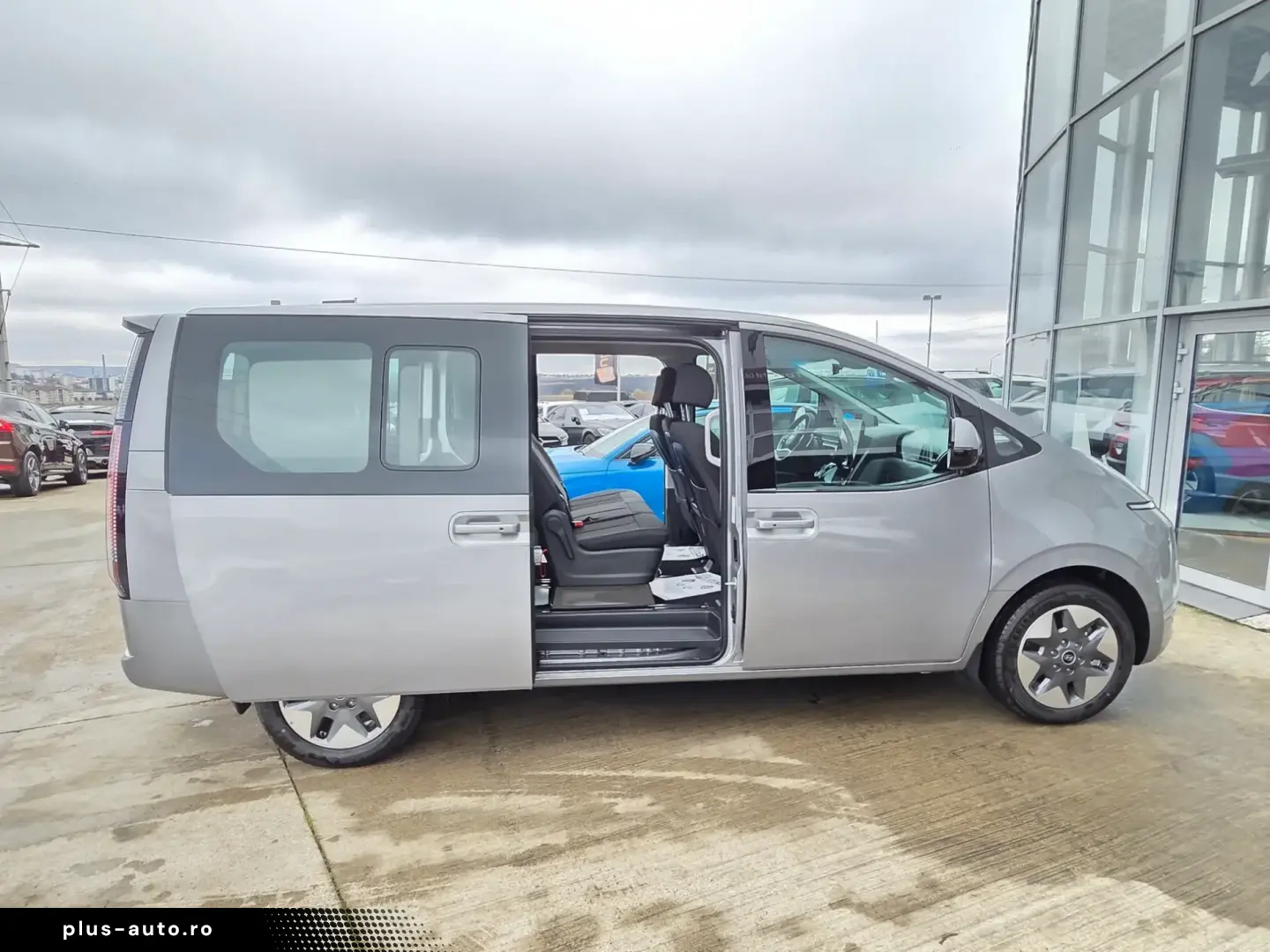 Hyundai Staria 1.6T-GDi 215CP Hybrid 6AT 9seats Premium