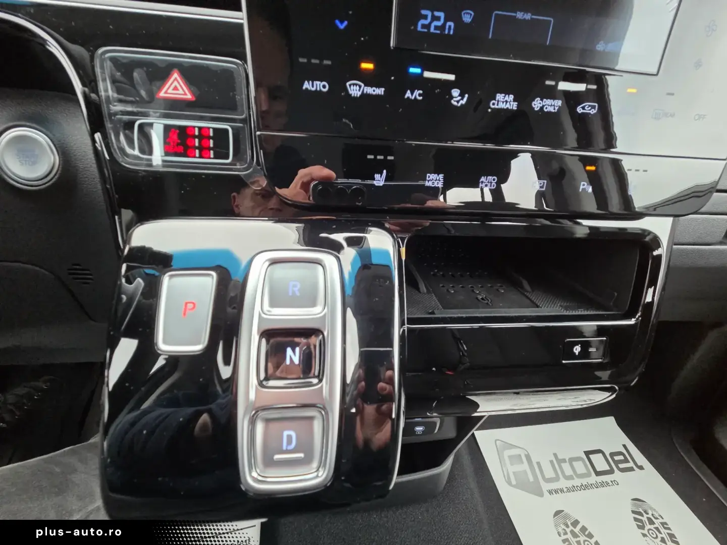 Hyundai Staria 1.6T-GDi 215CP Hybrid 6AT 9seats Premium