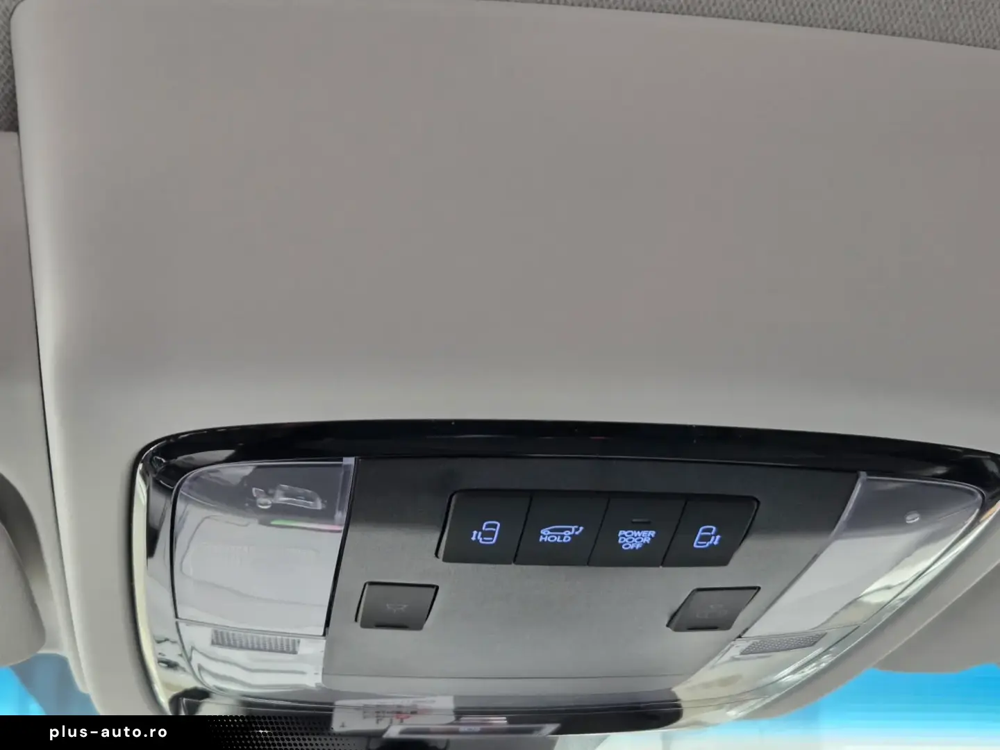 Hyundai Staria 1.6T-GDi 215CP Hybrid 6AT 9seats Premium