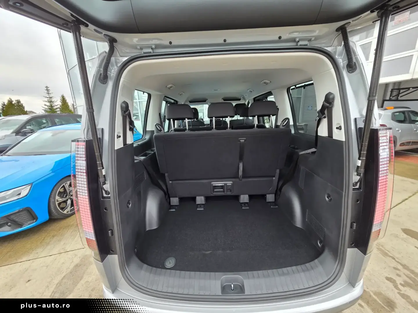 Hyundai Staria 1.6T-GDi 215CP Hybrid 6AT 9seats Premium