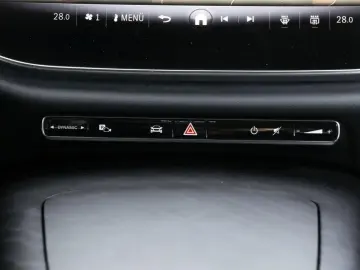 MERCEDES-BENZ E 200 AMG-Sport Super LED Cam Distr Ke&hellip;