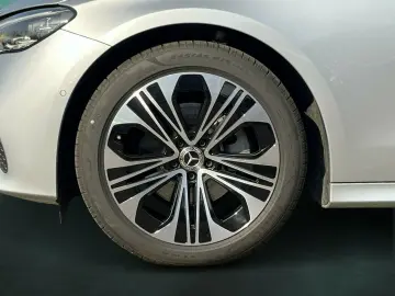 MERCEDES-BENZ E 200 AVANTGARDE SUPER DISTRO 360 SITZKL BURM