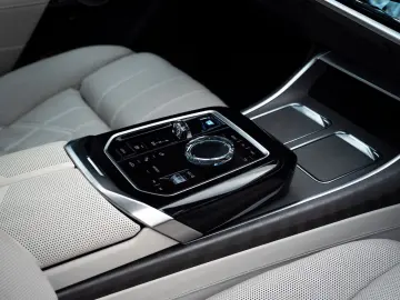 BMW i7 60 M SPORT.KRISTALL.MASSAGE.EXLOUNGE.PANO.AHK