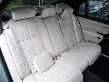 BMW i7 60 M SPORT.KRISTALL.MASSAGE.EXLOUNGE.PANO.AHK