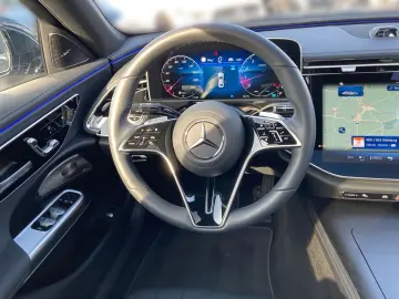 MERCEDES-BENZ E 200 Exclusive Pano SUPERSCREEN Burm