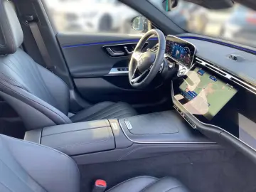 MERCEDES-BENZ E 200 Exclusive Pano SUPERSCREEN Burm