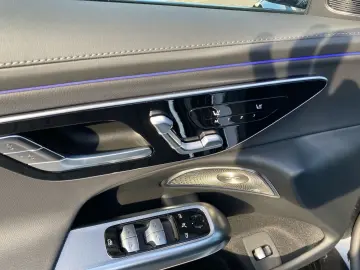 MERCEDES-BENZ E 200 Exclusive Pano SUPERSCREEN Burm