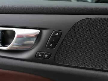 Volvo S60 T8 Recharge AWD Geartronic Inscription