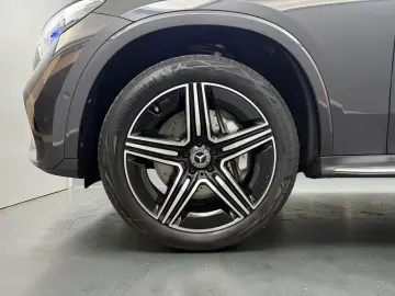 MERCEDES-BENZ GLC 300 de 4M AMG LINE PANO ACC BURM MEMO LED