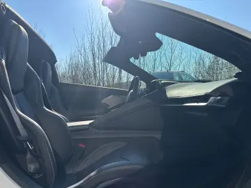 CORVETTE C8 6.2 V8 Stingray 2LT Targa Unfallfrei EU-Spec