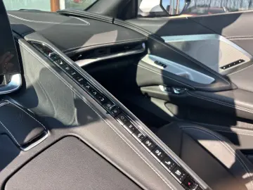 CORVETTE C8 6.2 V8 Stingray 2LT Targa Unfallfrei EU-Spec