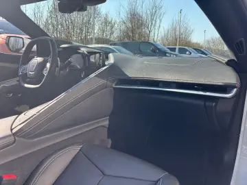 CORVETTE C8 6.2 V8 Stingray 2LT Targa Unfallfrei EU-Spec