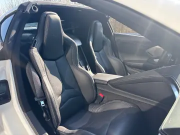 CORVETTE C8 6.2 V8 Stingray 2LT Targa Unfallfrei EU-Spec