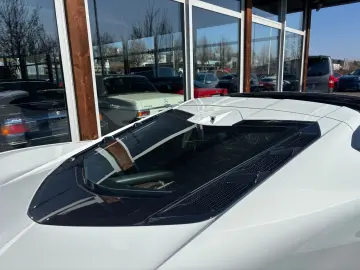 CORVETTE C8 6.2 V8 Stingray 2LT Targa Unfallfrei EU-Spec