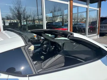 CORVETTE C8 6.2 V8 Stingray 2LT Targa Unfallfrei EU-Spec