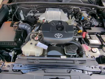 TOYOTA Hilux 2.4 D Double Cab 6-Gang-Aut. 4X4 Comfort