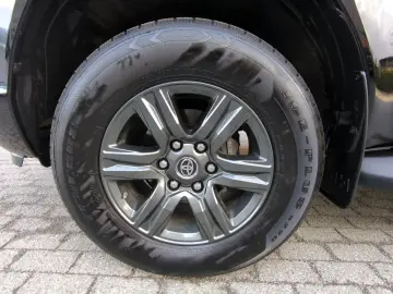 TOYOTA Hilux 2.4 D Double Cab 6-Gang-Aut. 4X4 Comfort
