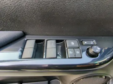 TOYOTA Hilux 2.4 D Double Cab 6-Gang-Aut. 4X4 Comfort