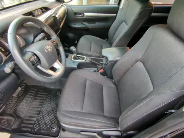 TOYOTA Hilux 2.4 D Double Cab 6-Gang-Aut. 4X4 Comfort