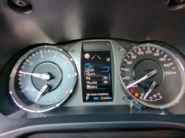 TOYOTA Hilux 2.4 D Double Cab 6-Gang-Aut. 4X4 Comfort