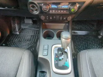 TOYOTA Hilux 2.4 D Double Cab 6-Gang-Aut. 4X4 Comfort