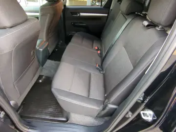 TOYOTA Hilux 2.4 D Double Cab 6-Gang-Aut. 4X4 Comfort