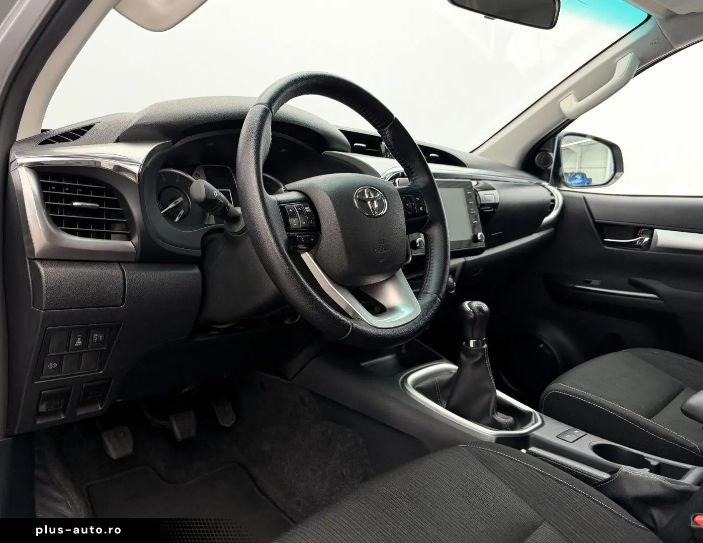 TOYOTA Hilux 2.8 D-4D 4x4  RFK SHZ DAB Rollo AHK