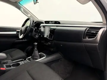 TOYOTA Hilux 2.8 D-4D 4x4  RFK SHZ DAB Rollo AHK