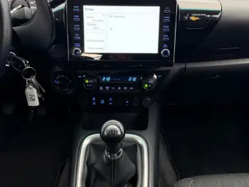 TOYOTA Hilux 2.8 D-4D 4x4  RFK SHZ DAB Rollo AHK