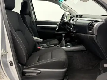 TOYOTA Hilux 2.8 D-4D 4x4  RFK SHZ DAB Rollo AHK