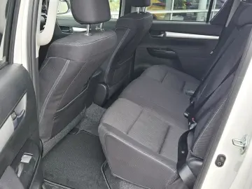 TOYOTA Hilux 2 8 D Double Cab Automatik Comfort  AHK