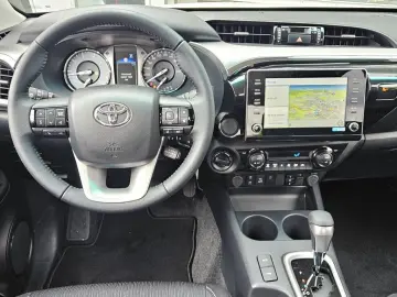 TOYOTA Hilux 2 8 D Double Cab Automatik Comfort  AHK