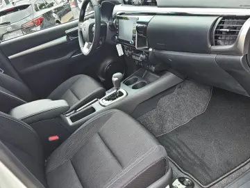 TOYOTA Hilux 2 8 D Double Cab Automatik Comfort  AHK