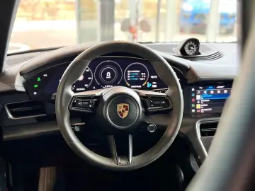 PORSCHE Taycan 4S APPROVED BOSE PANO 93 4 kWh 2.Display