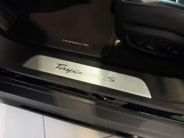 PORSCHE Taycan 4S APPROVED BOSE PANO 93 4 kWh 2.Display