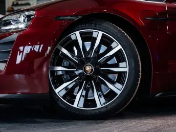 PORSCHE Taycan 4S 93.4 kWh - Sport design - 18-way - Spo