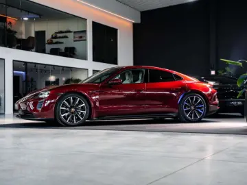 PORSCHE Taycan 4S 93.4 kWh - Sport design - 18-way - Spo