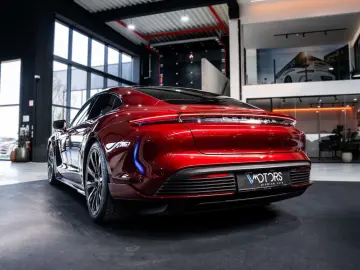 PORSCHE Taycan 4S 93.4 kWh - Sport design - 18-way - Spo