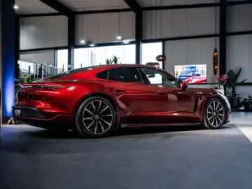 PORSCHE Taycan 4S 93.4 kWh - Sport design - 18-way - Spo