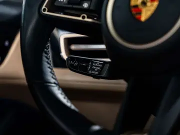 PORSCHE Taycan 4S 93.4 kWh - Sport design - 18-way - Spo