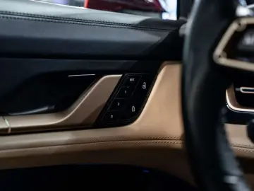 PORSCHE Taycan 4S 93.4 kWh - Sport design - 18-way - Spo