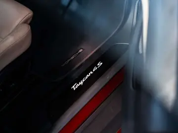 PORSCHE Taycan 4S 93.4 kWh - Sport design - 18-way - Spo