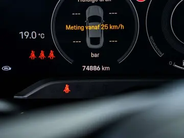 PORSCHE Taycan 4S 93.4 kWh - Sport design - 18-way - Spo